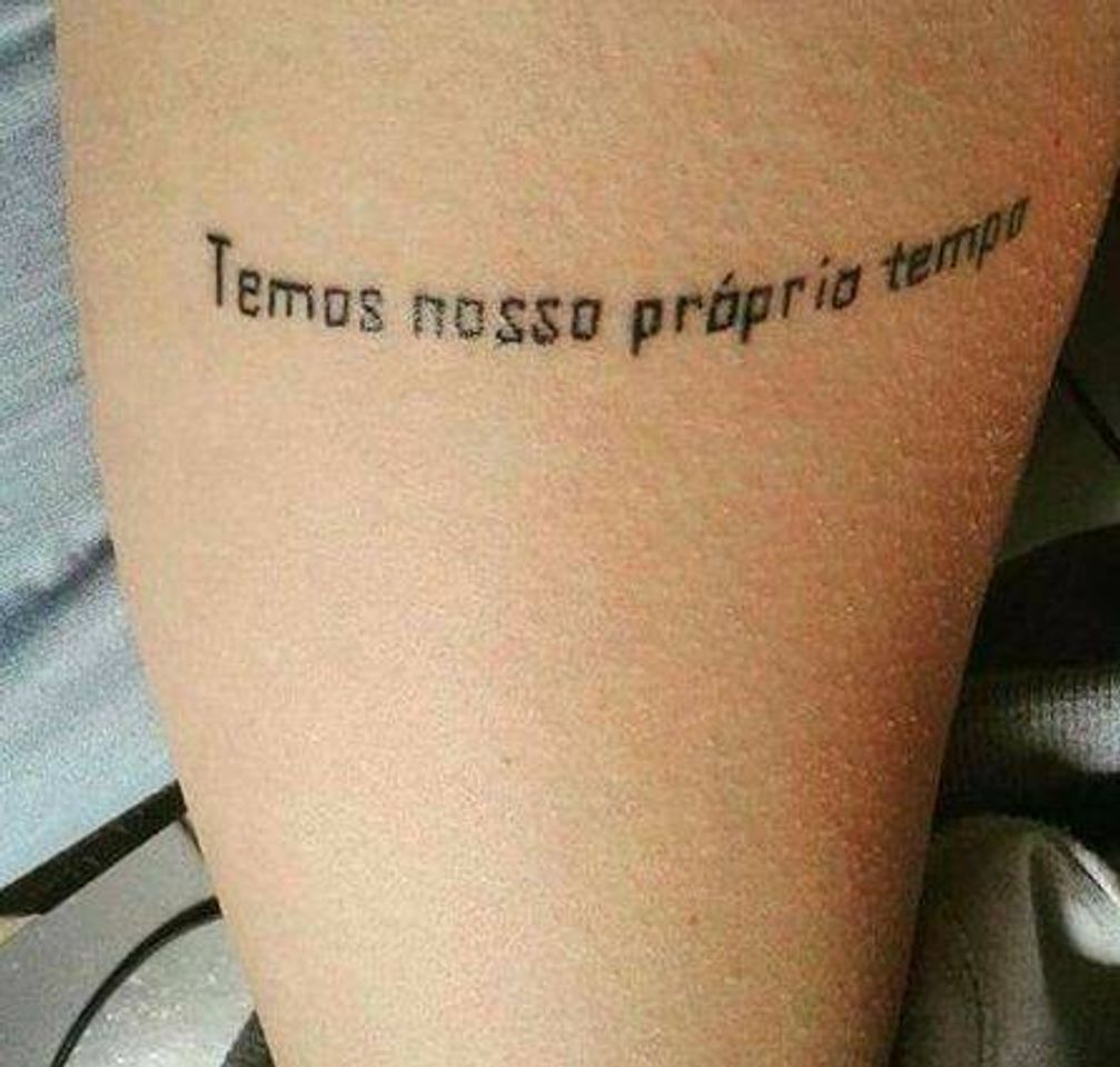 Fashion Frase na panturrilha 