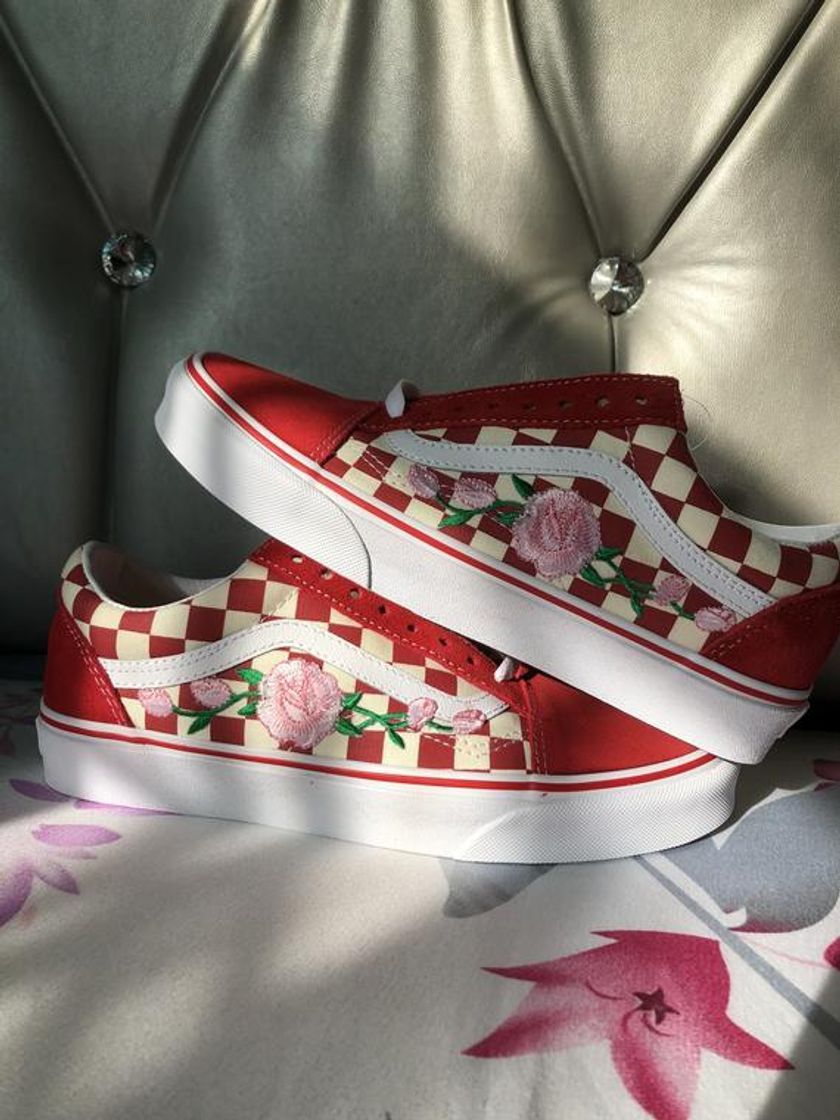 Moda Custon Rose Embroidered Vans