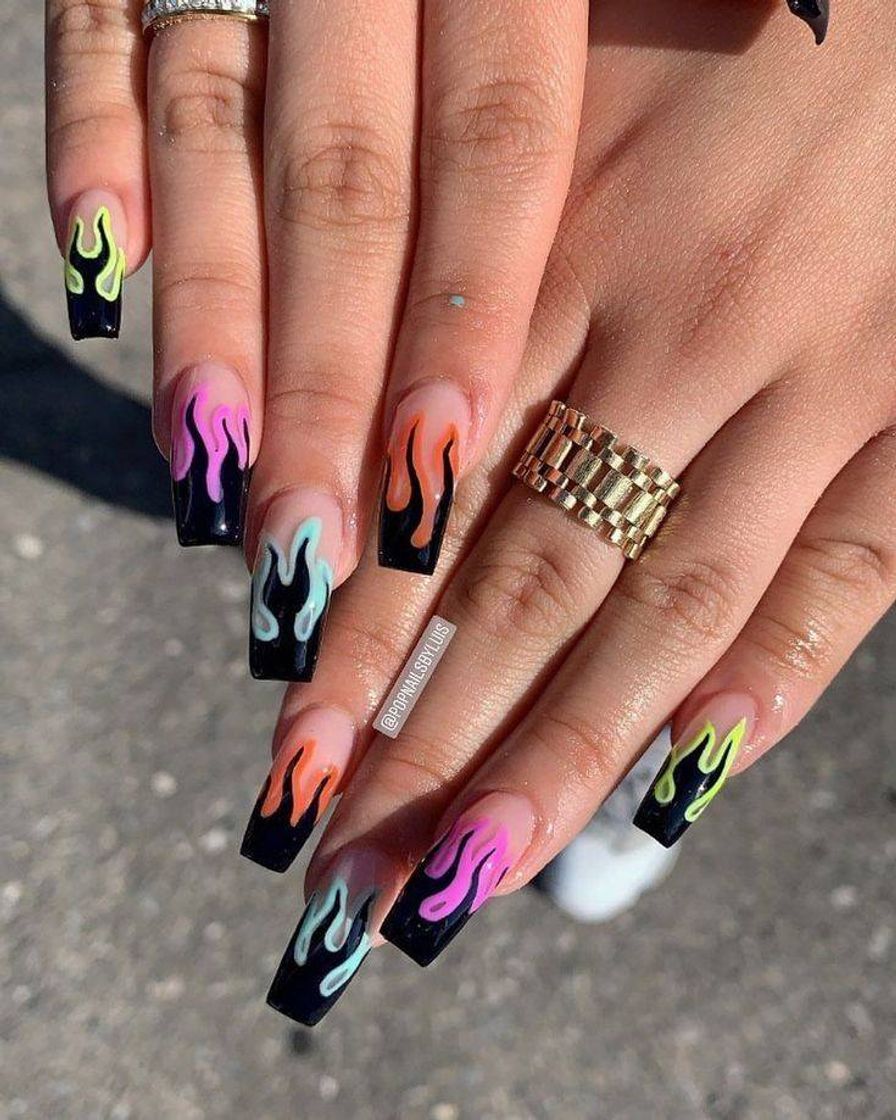 nails