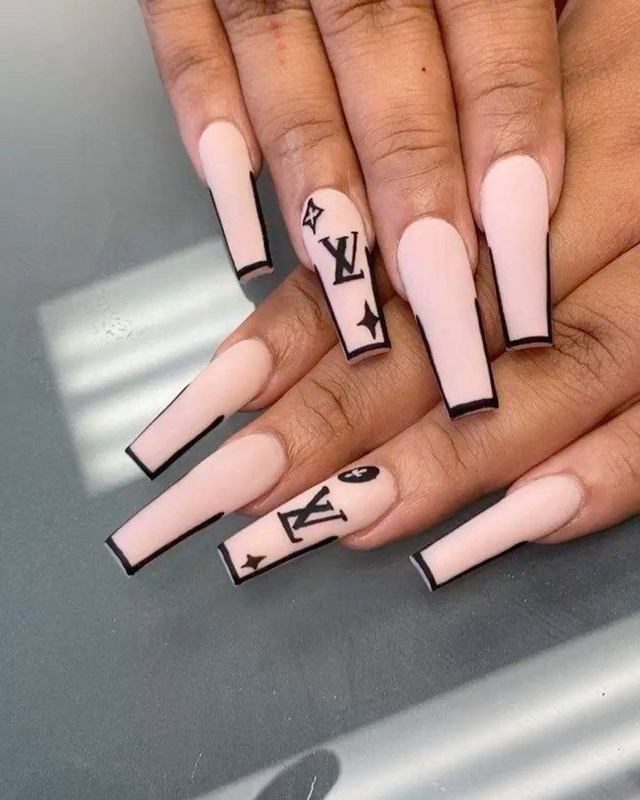 nails