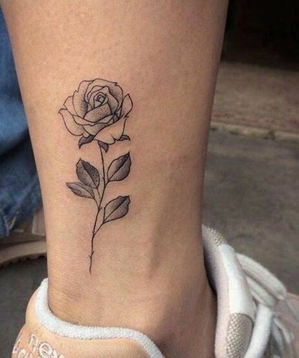 Sou a louca da tatuagem de flor