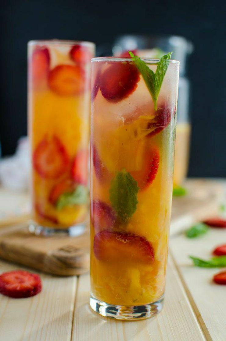 Moda Sangria de abacaxi com morango 🍍🍓