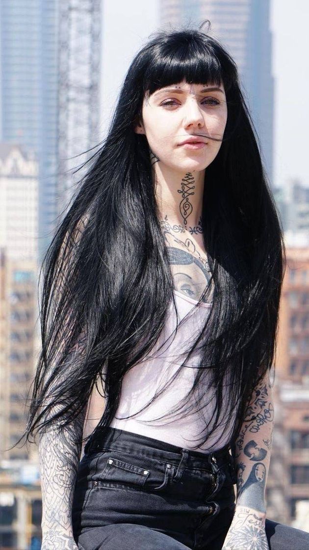 Moda Grace Neutral com seu black hair lindo 🖤