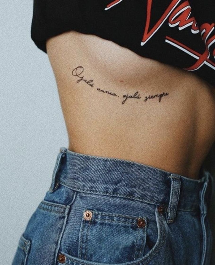 Moda Tatuaje frase 