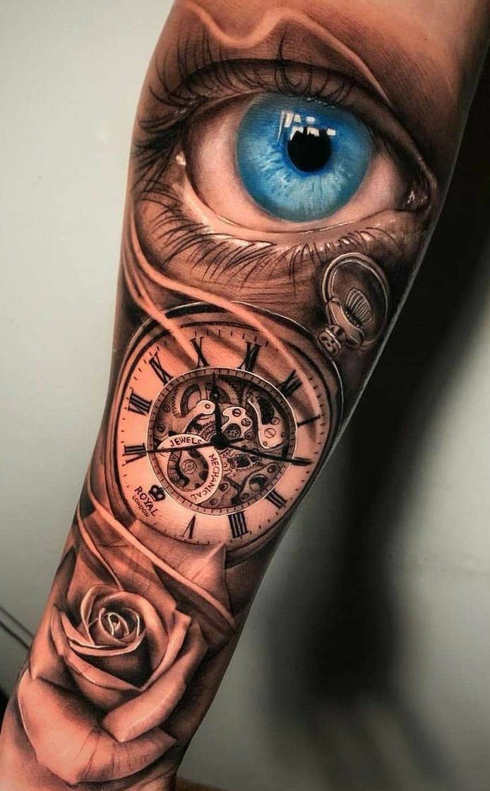 Moda Teria coragem? Tatto muito chamativa 