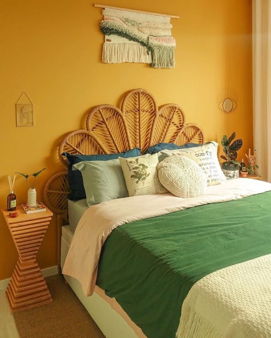 Moda yellow bedroom
