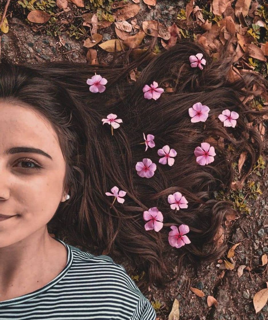 Social Flores no cabelo