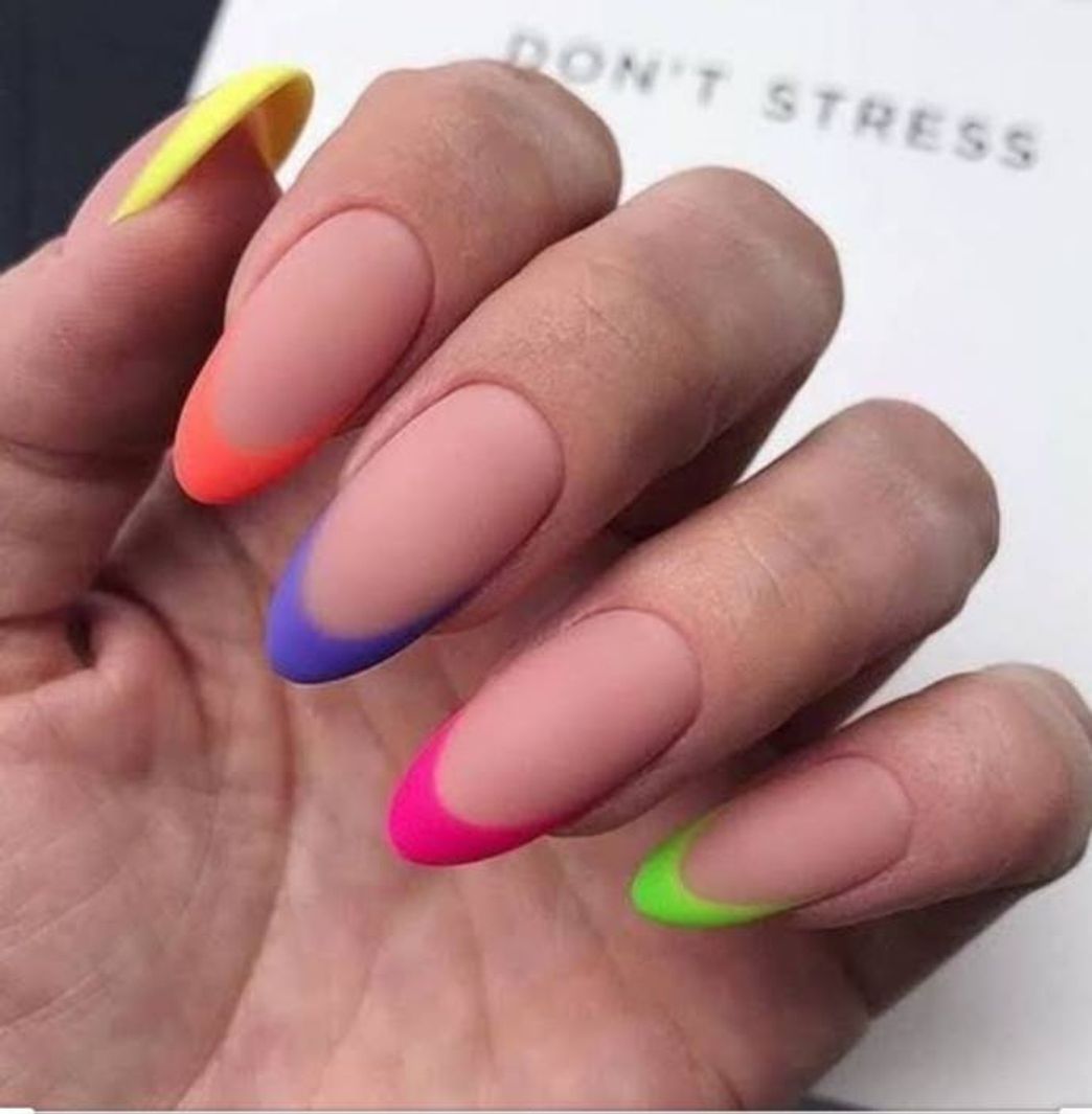 Moda TENDÊNCIA: UNHAS MULTICOLORIDAS - Pinterest