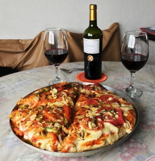 Pizza e vinho 🍷 🍕