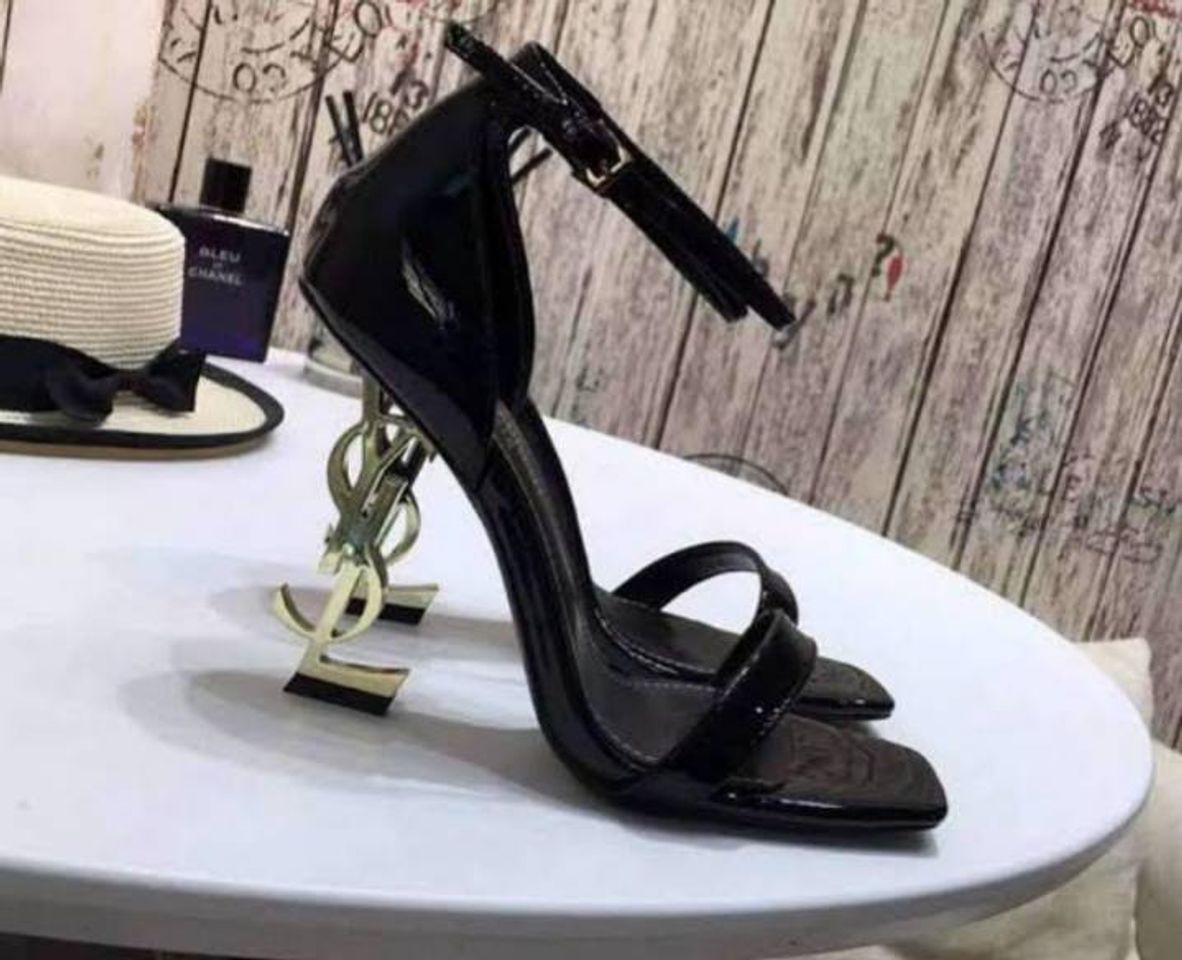 Social Farfetch. The World Through Fashion