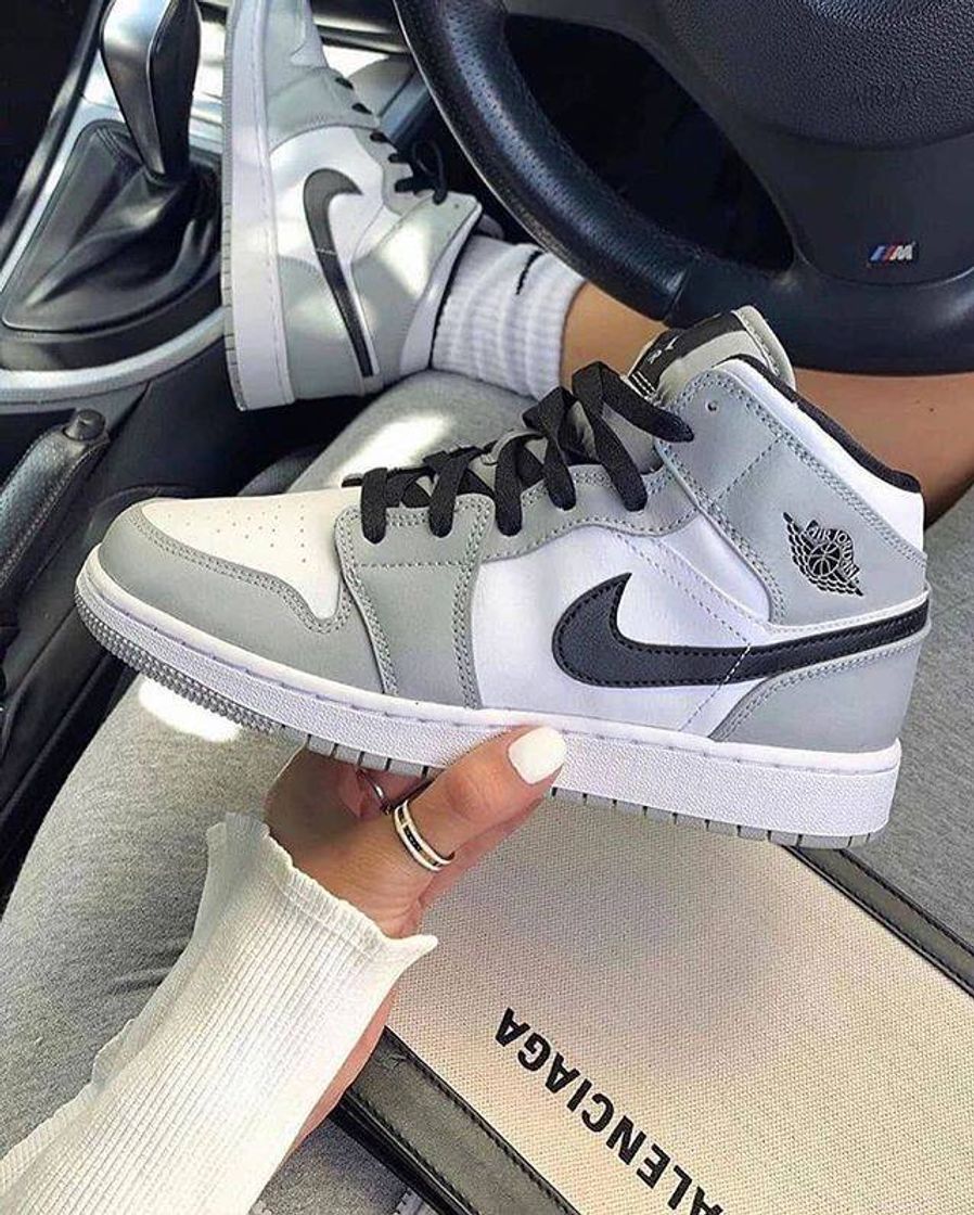 Fashion Tênis cinza com branco da Nike