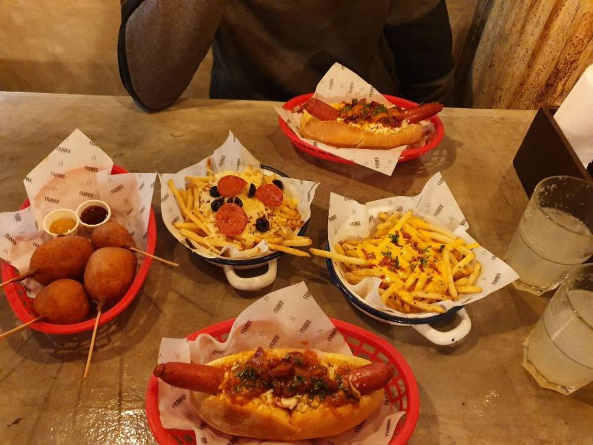 Restaurantes Frankie Hot Dogs