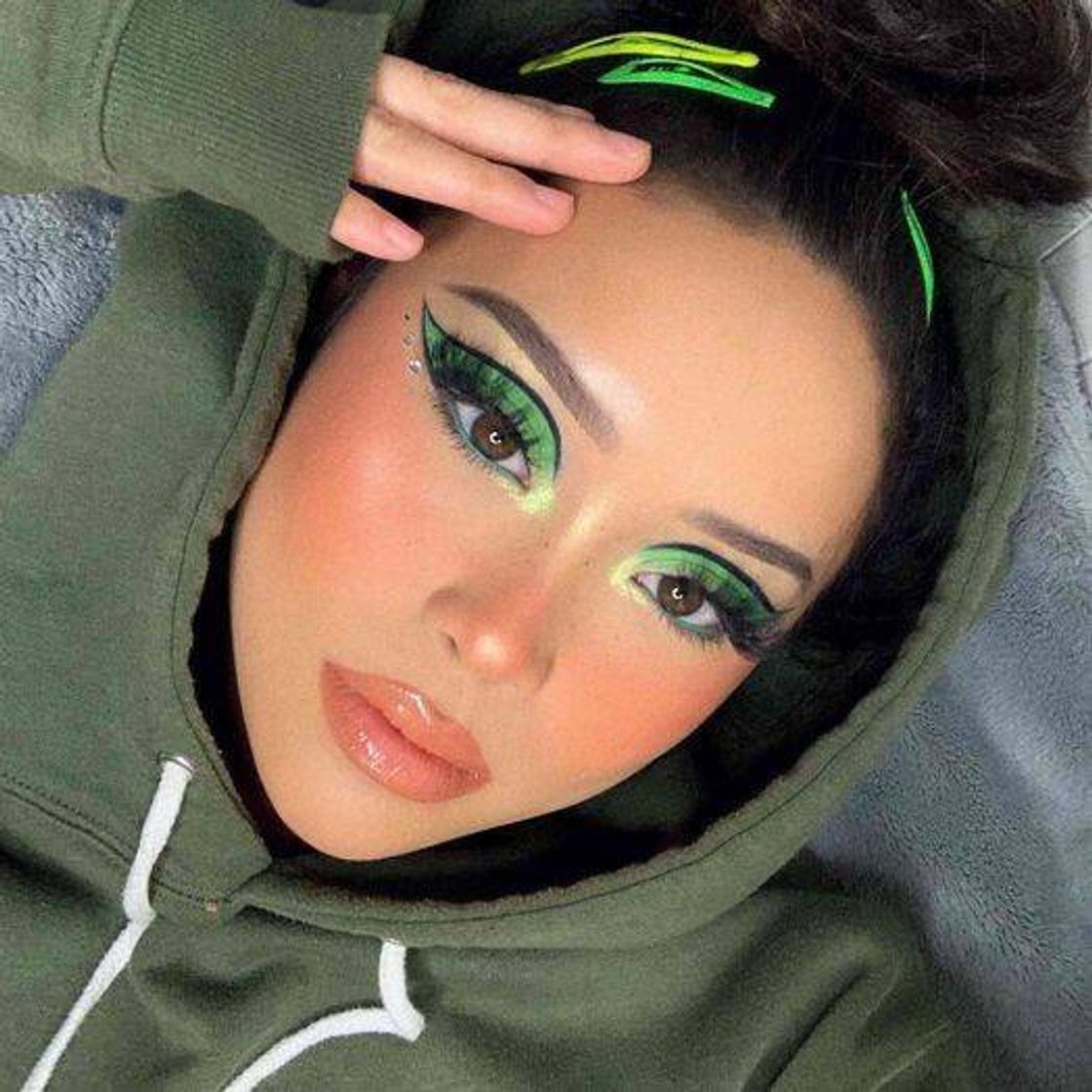 Fashion Green Makeup