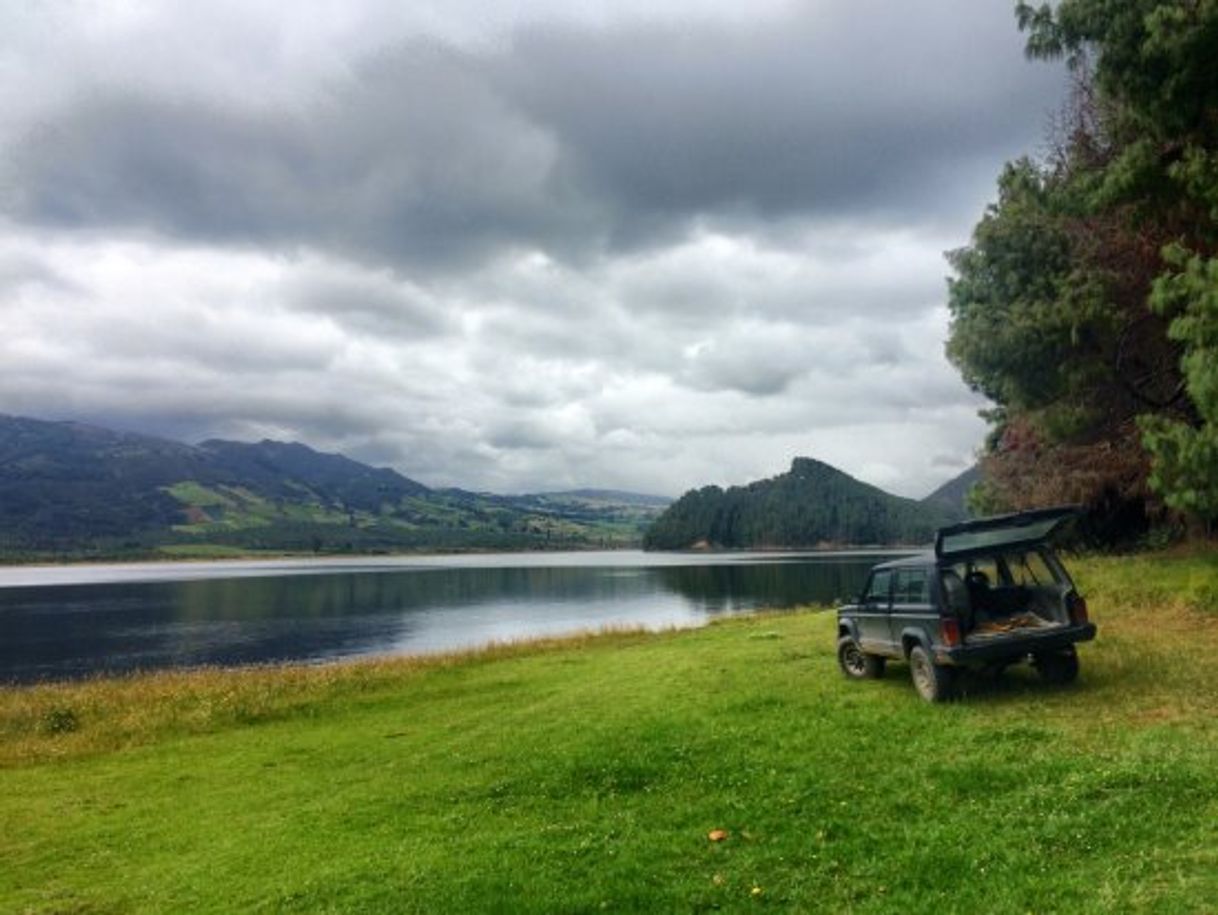 Place Embalse Del Neusa