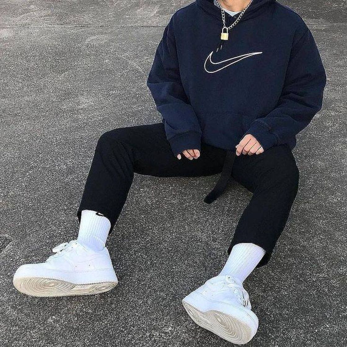 Social streetwear outfit 