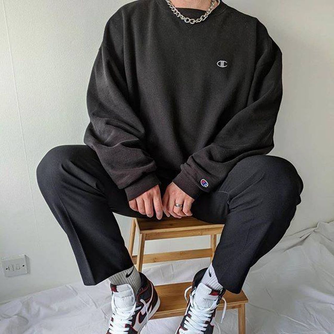 Social streetwear outfit 