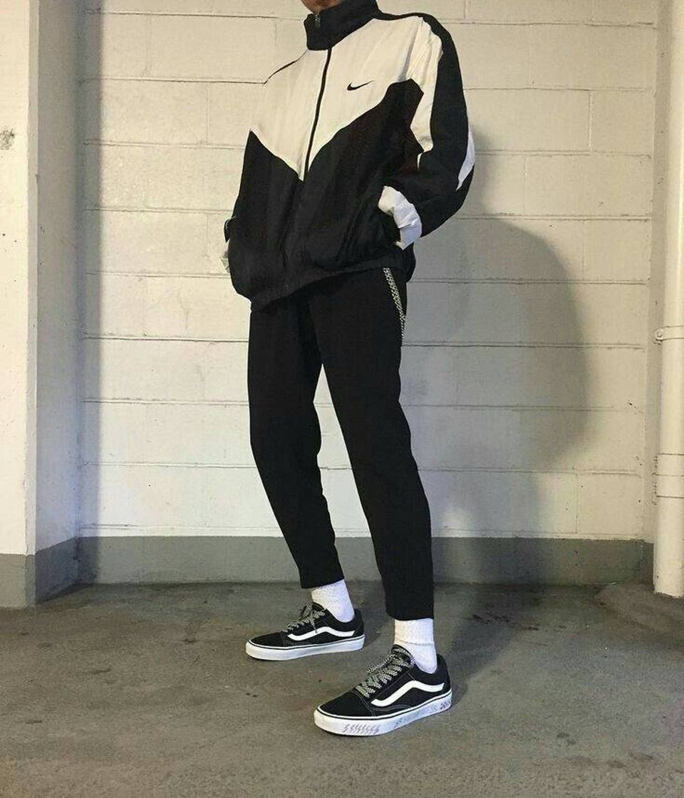 Social streetwear outfit 