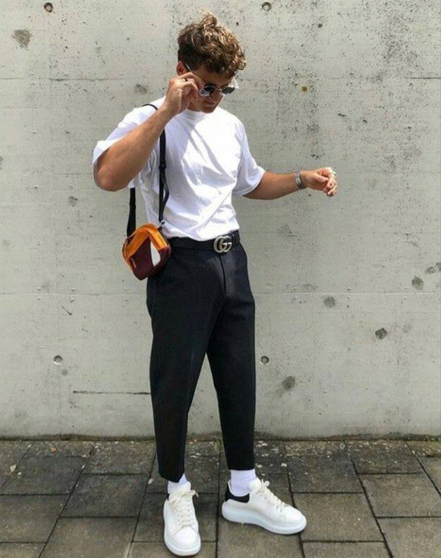 Social streetwear outfit 