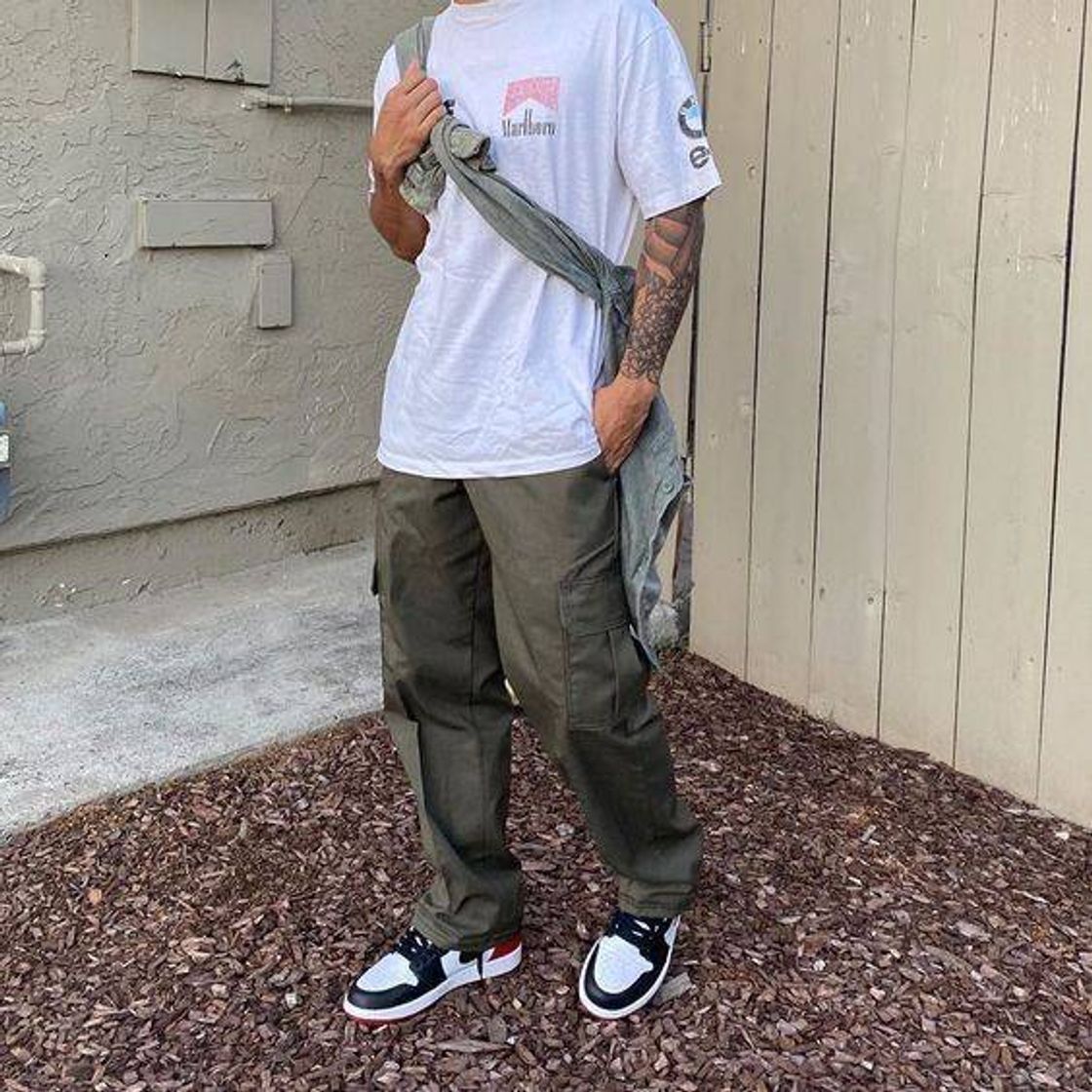Social streetwear outfit 