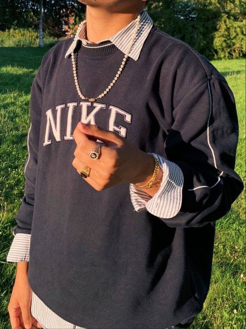 Social streetwear outfit