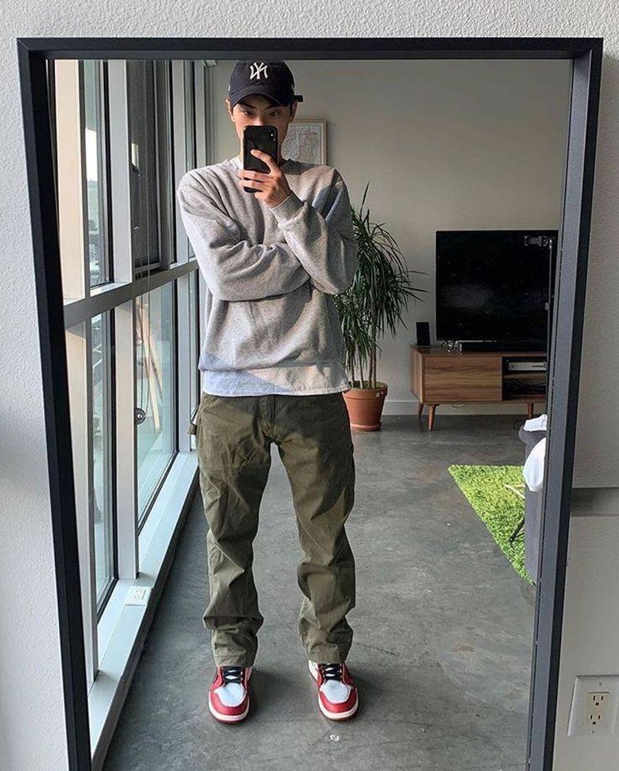 Social streetwear outfit 