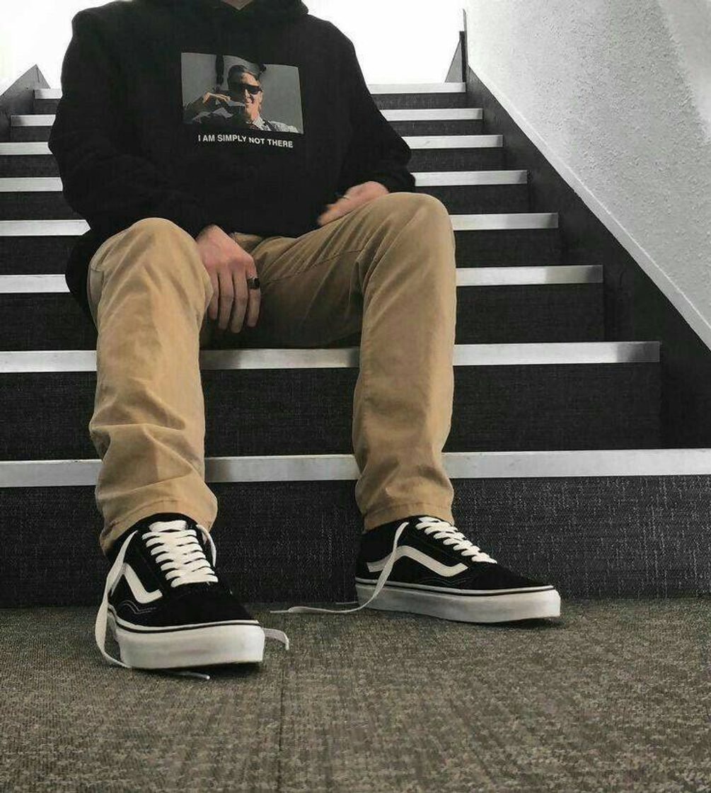 Social streetwear outfit 