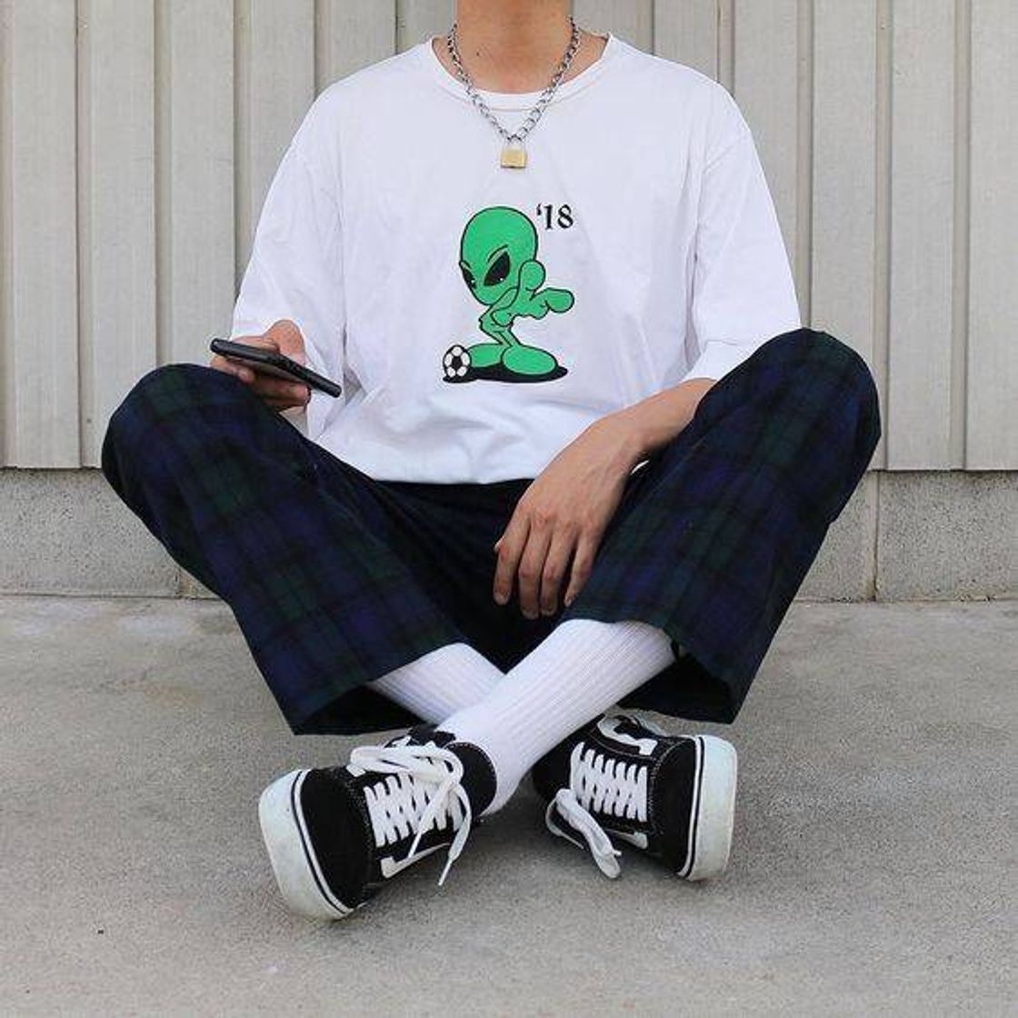 Social streetwear outfit 