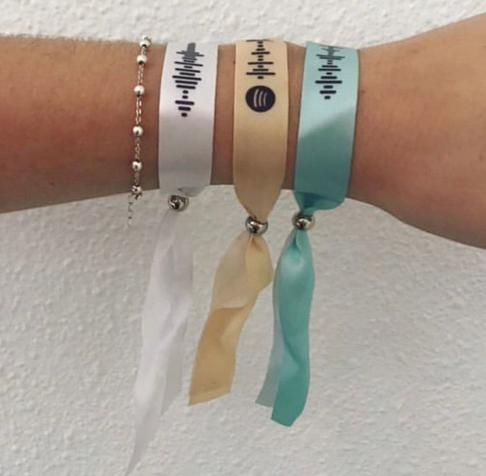 Moda Pulsera con canción 