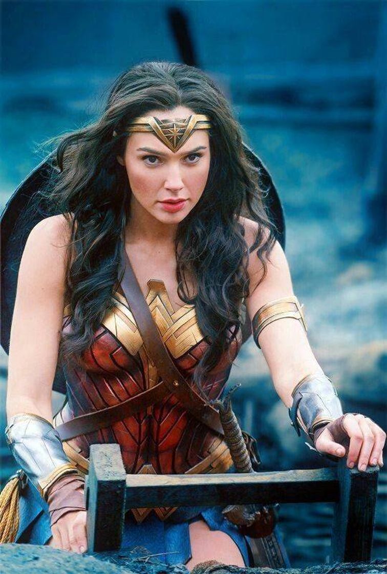 Moda Gal Gadot Is Diana Prince 