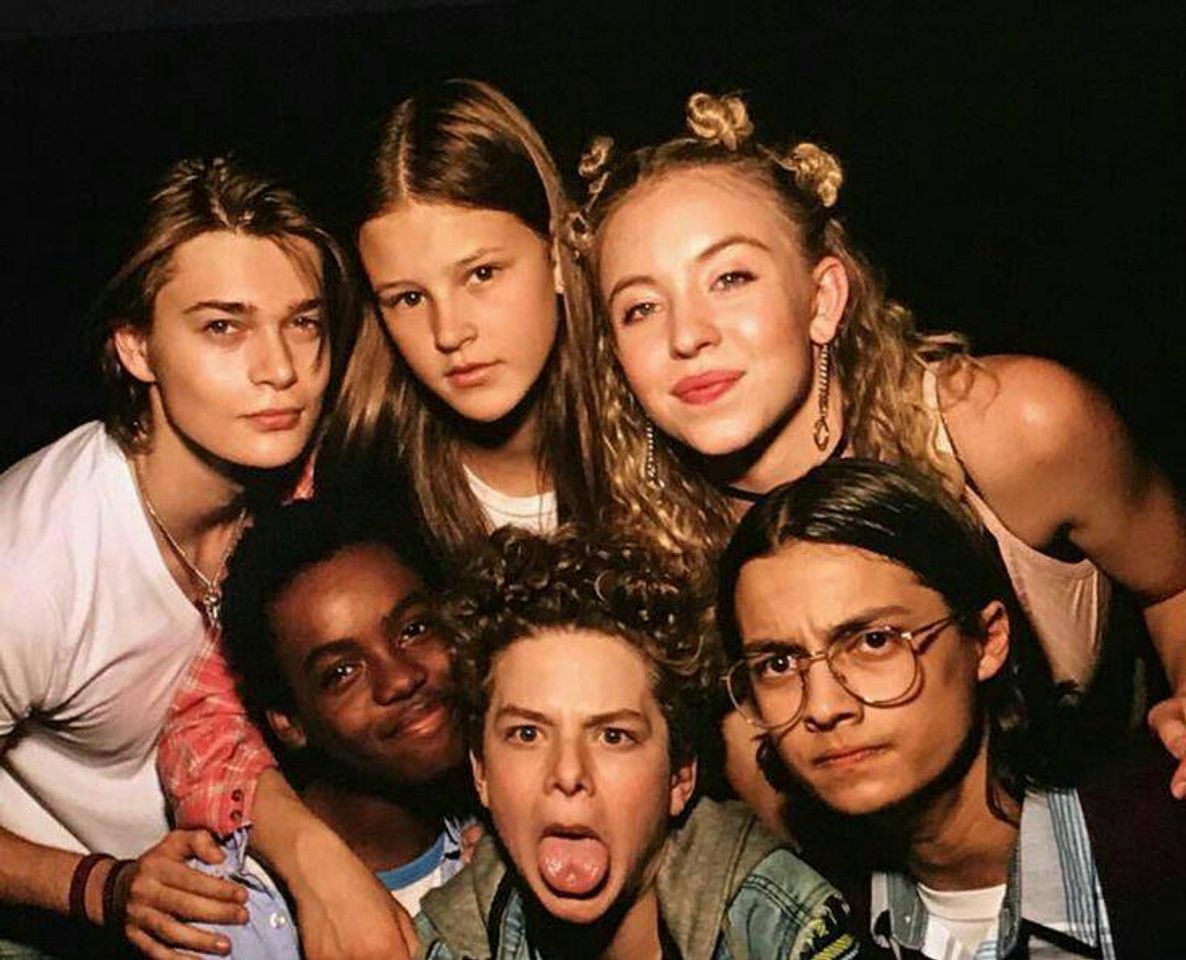 Serie ✨Elenco de Everything Sucks✨