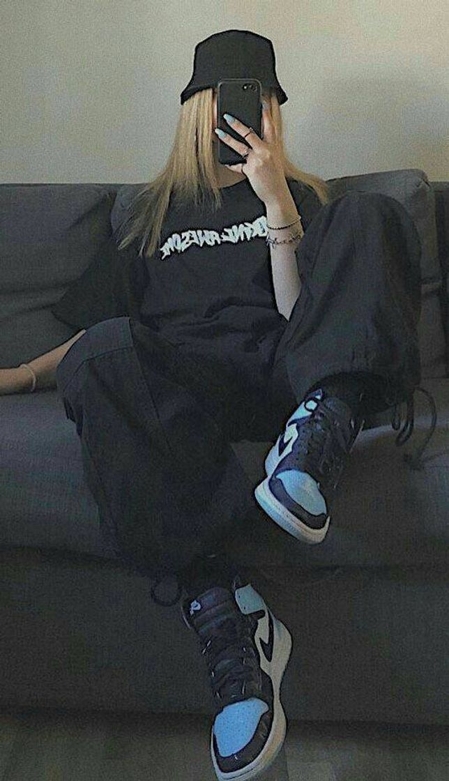 Social look dark girl