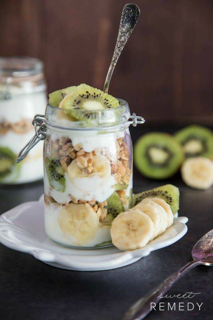 Fashion Fruit + yogurt + granola