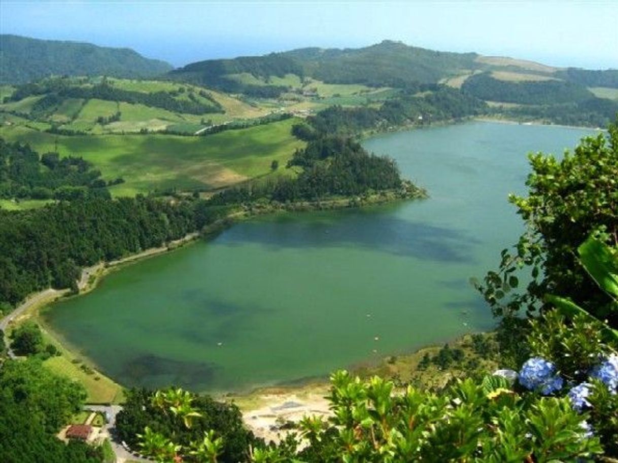 Place Furnas Lake