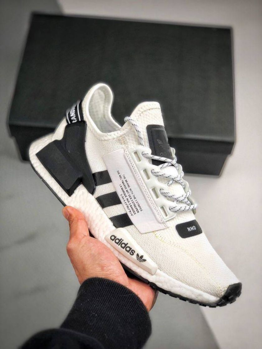 Social Adidas NMD_R1