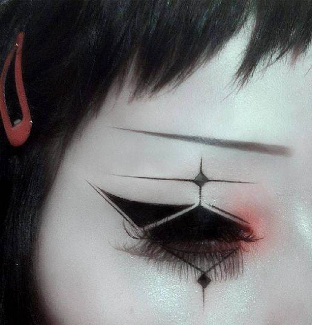 Fashion geometric eyeliner