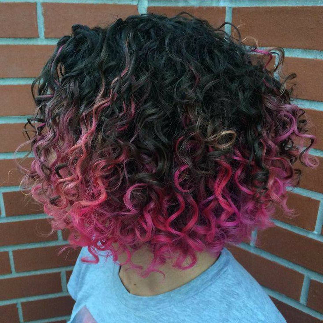 Moda Cabelo cacheado mechas rosa