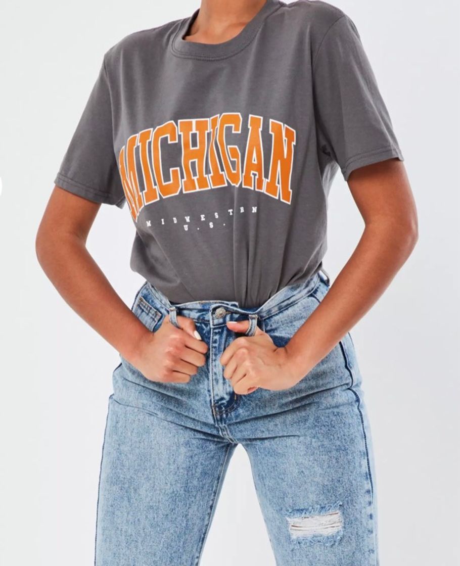 Moda Camiseta Michigan en gris