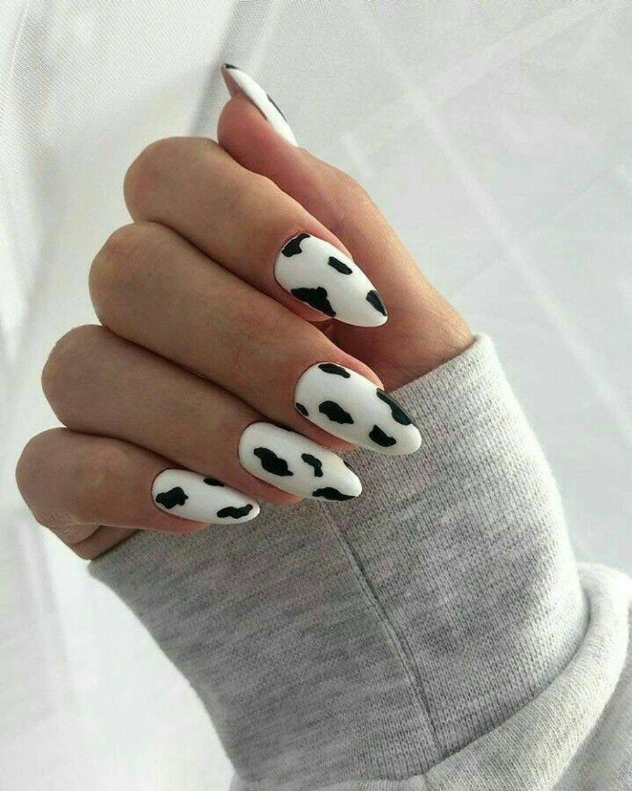 Moda •Unhas de vaquinha 🐄•