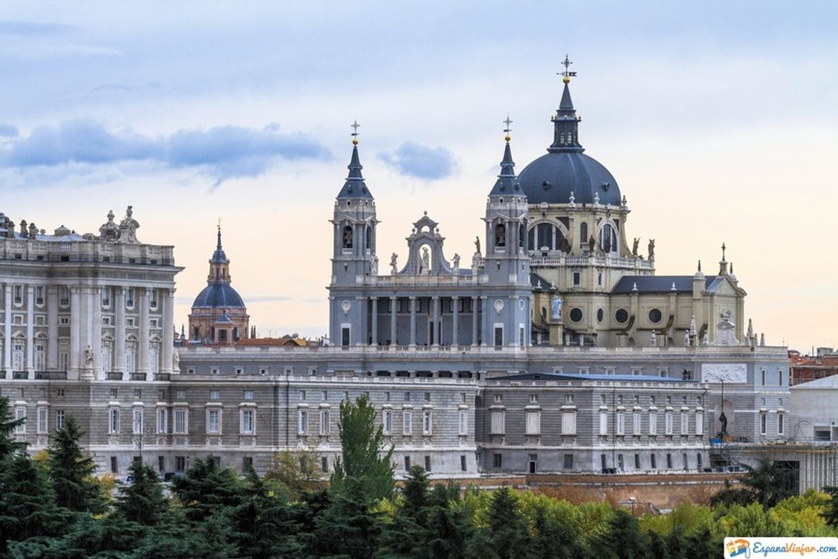 Lugar Almudena Cathedral