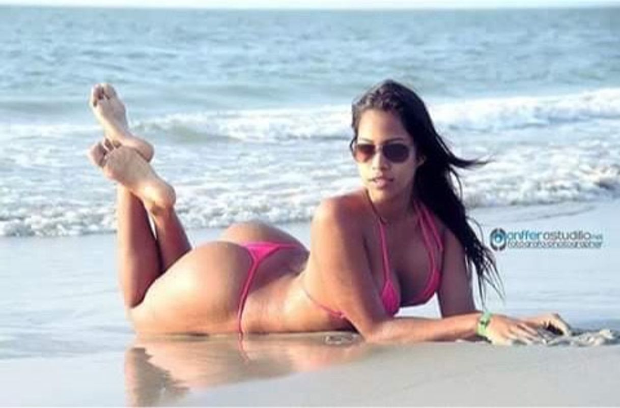 Fashion Miri en la playa