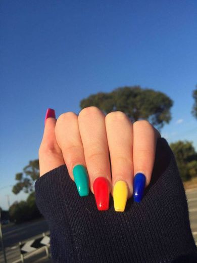 Colored fingernails 