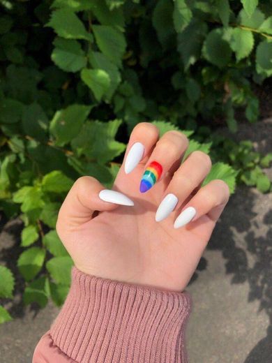 Rainbow nail 