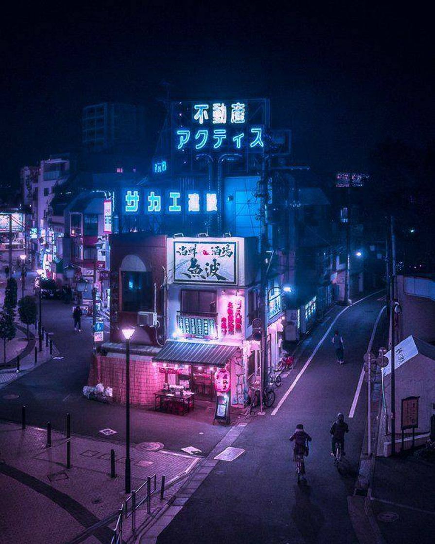 Fashion Walking at night in Tokyo