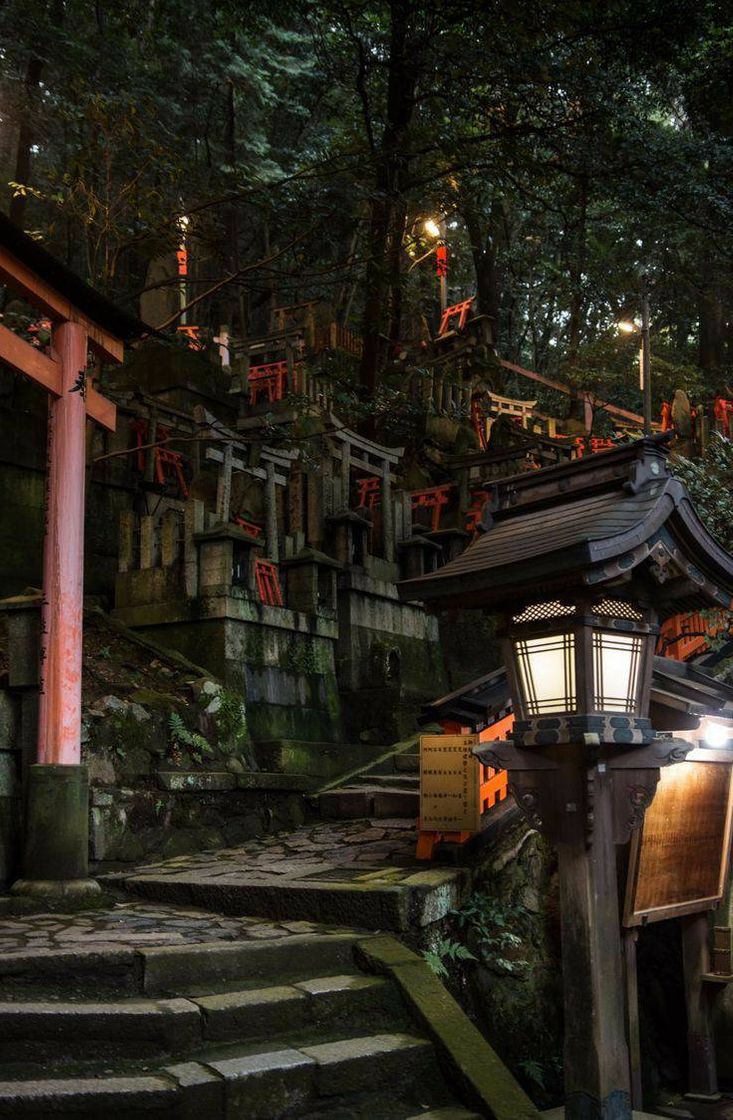 Fashion Mitsurugi-Sha in Fushimi Inari shrine 