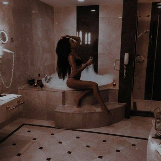 Luxury bathtub