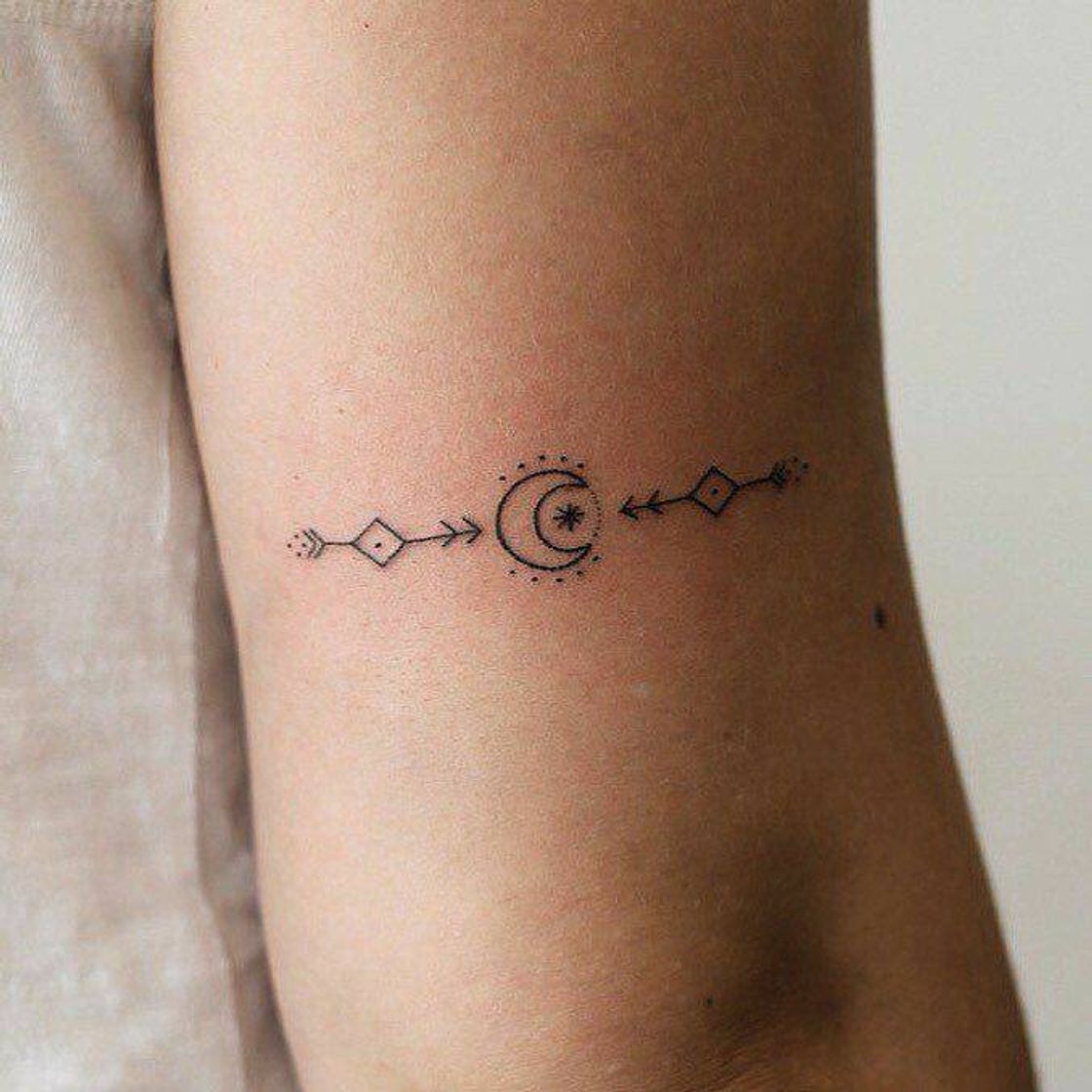 Fashion tatuagem lua