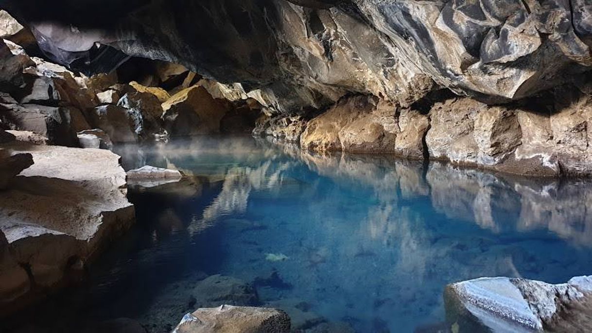 Places CUEVA GRJOTAGJA, ISLANDIA🏞