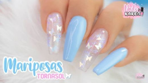 Uñas con 🦋 encapsulada