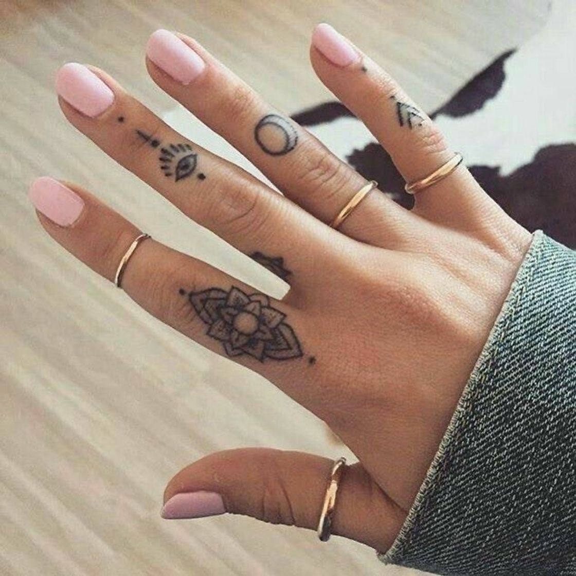 Moda Tatto na mão