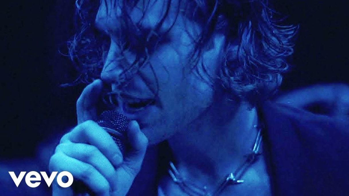 Social 5 Seconds of Summer - Easier (Live From The Vault) - YouTube